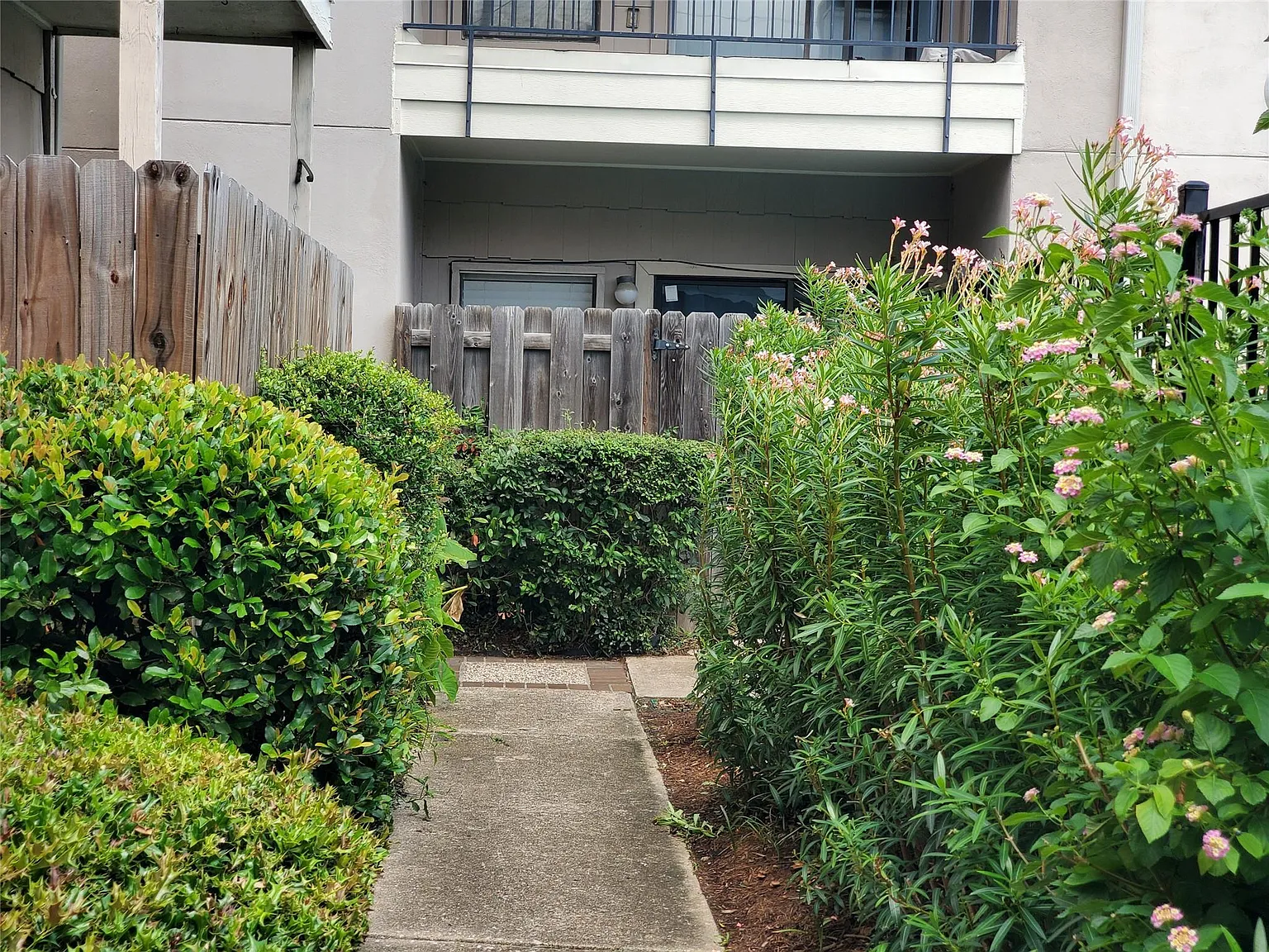 2 bed, 2.0 bath, 1245 sqft, $1,700 — Photo 4