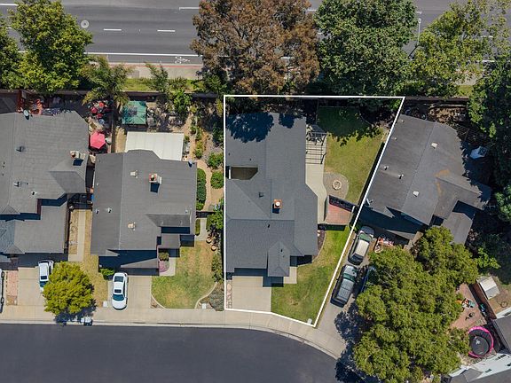 3rd image of 1320 Viola Way