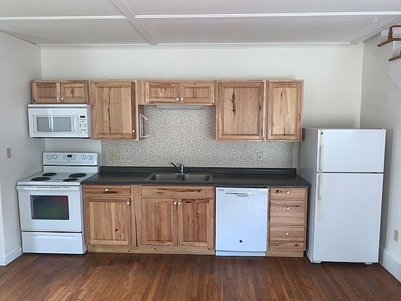 3rd image of 61 East Ave