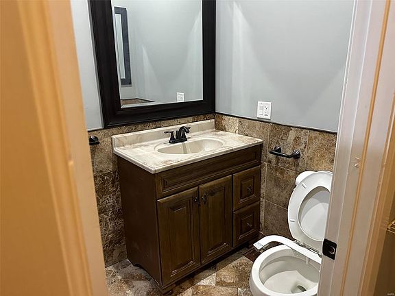 5th image of 41 Columbus Square Dr S