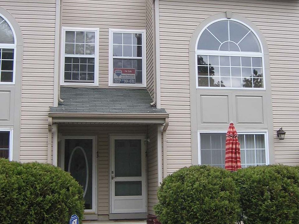 Private 3 Level 1 Bedroom Townhome