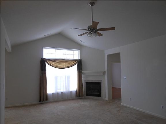4th image of 704 Roosevelt Blvd