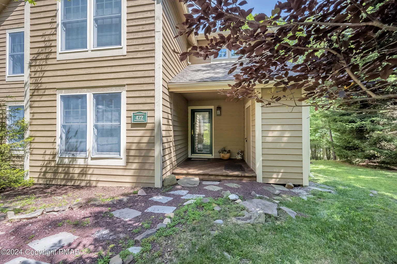 472 Spruce Dr photo 1