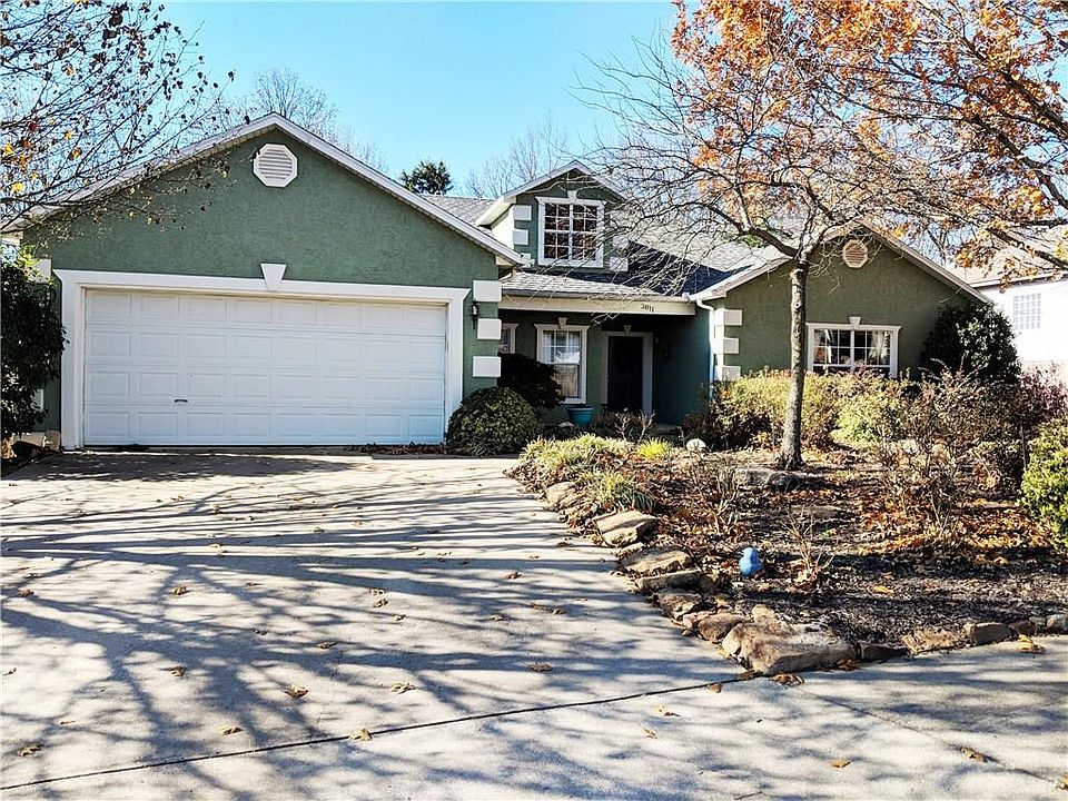 1st image of 2811 N Boxwood Dr
