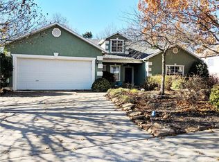 2811 N Boxwood Dr, Fayetteville, AR 72703