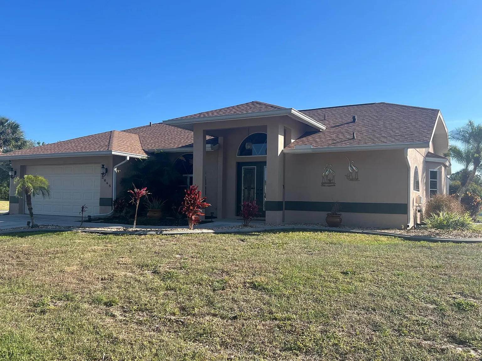 3 bed, 1959 sqft, $2,700 — Photo 2