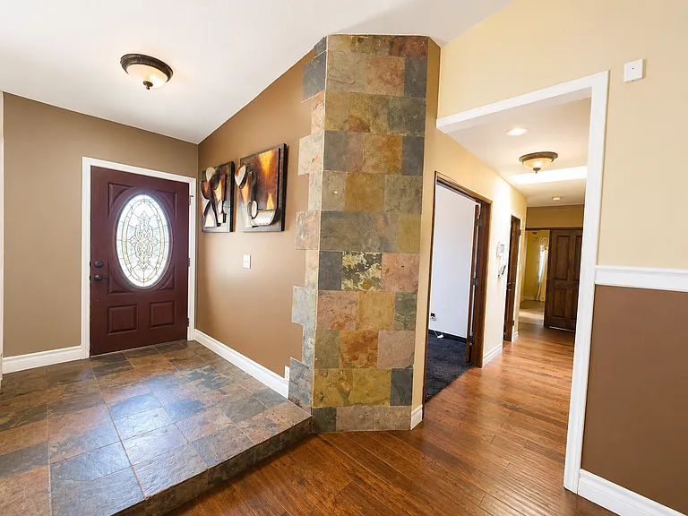 735 Spyglass Ln — Photo 2