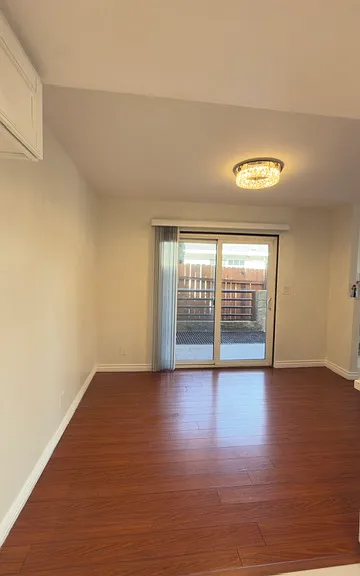717 W Milford St #101 — Photo 4