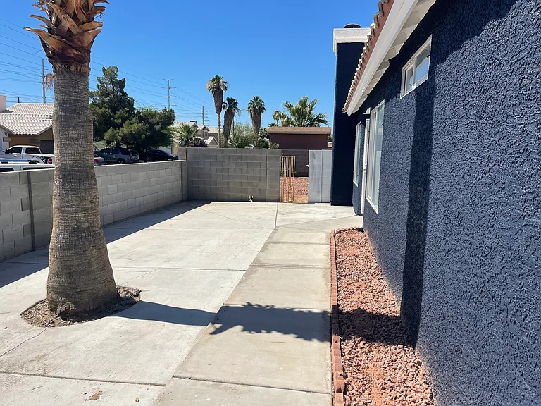 5747 Coleridge Way — Photo 4