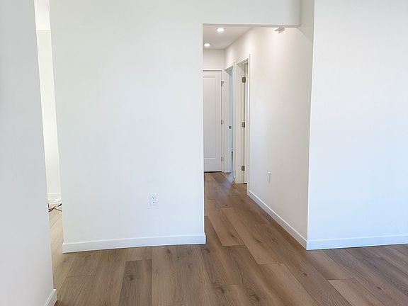 4th image of 401 Dolores Way #401