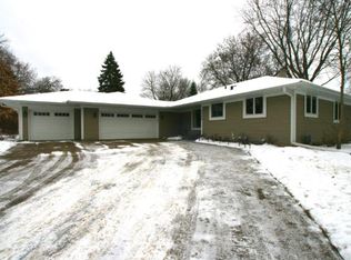 5642 Oakview Ln, Minnetonka, MN 55345