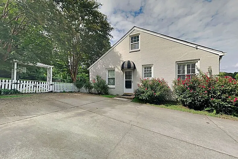 3 bed, 1444 sqft, $2,950 — Photo 3