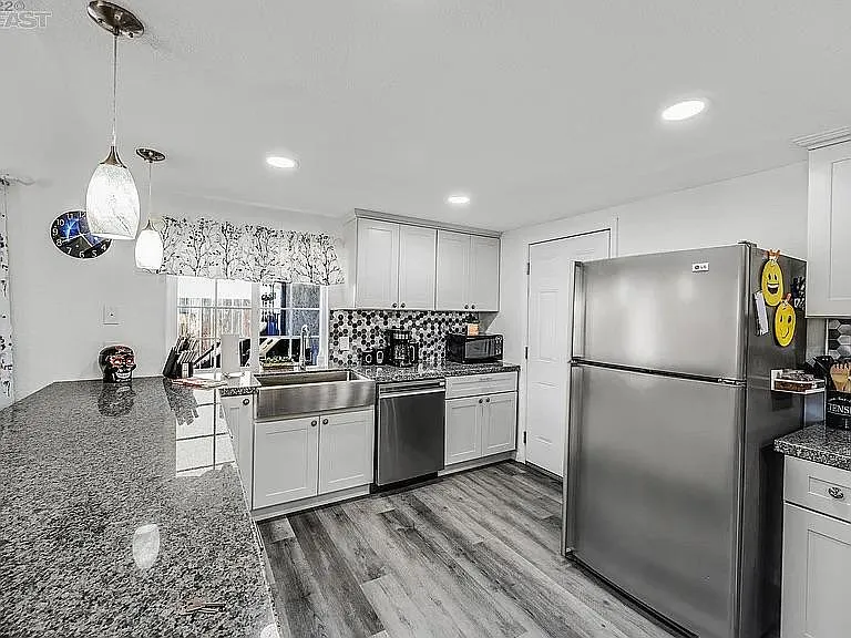 1375 Michelle Ave — Photo 4
