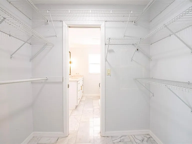 551 Crystal Dr — Photo 41