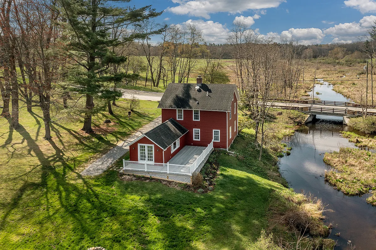 Amazing views - 62 Brush Hill Rd