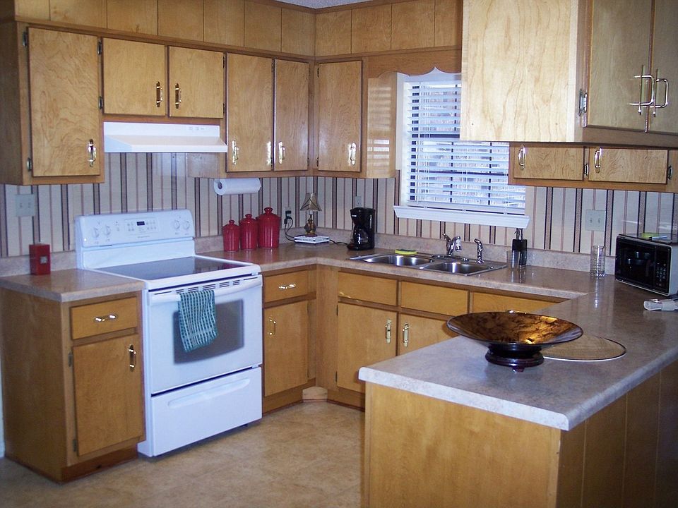 2nd image of 500 Lakeview Dr