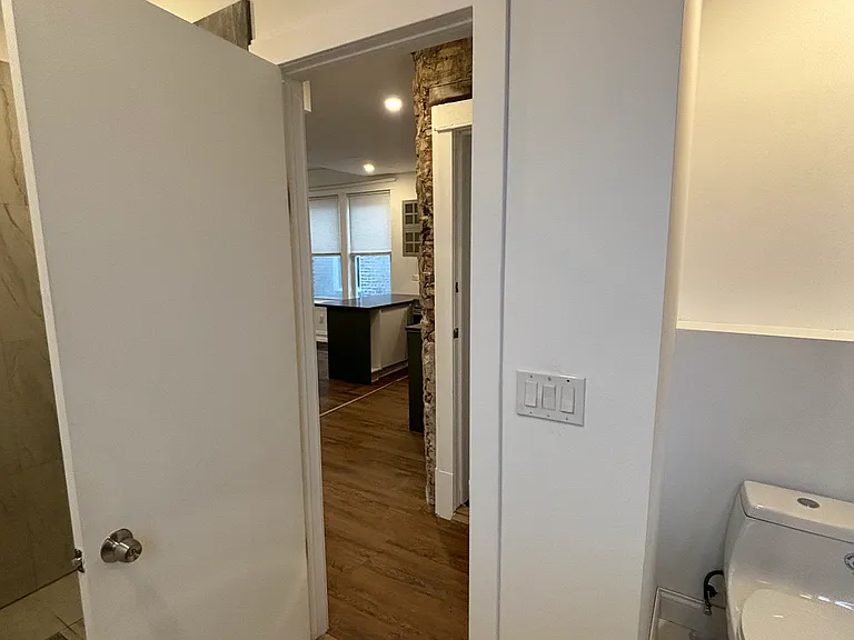 740 N Spaulding Ave #2F — Photo 7