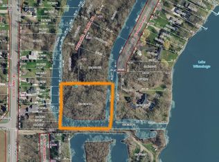 6499 Cherokee Island Rd #4, Oshkosh, WI 54902