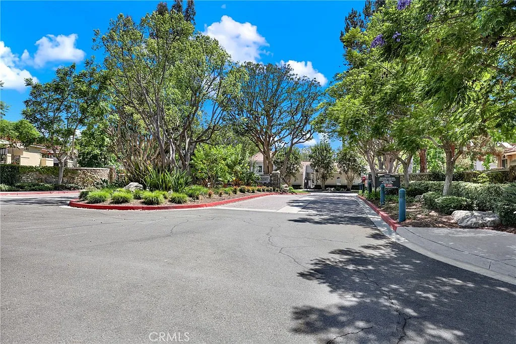 2 bed, 975 sqft, $3,400 — Photo 4