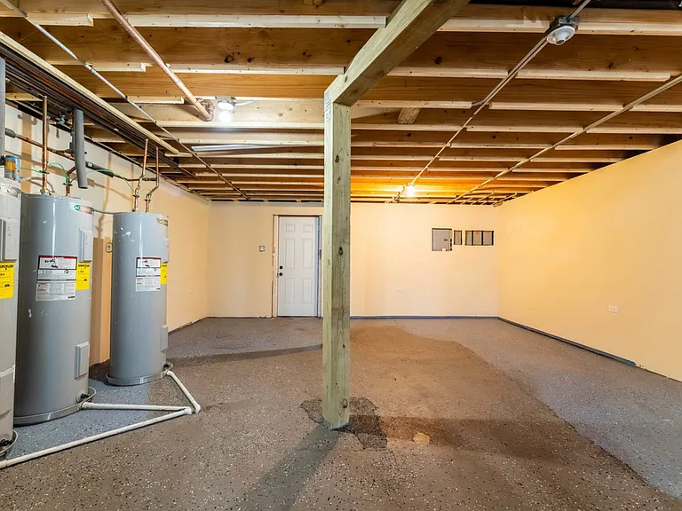1421 E 69th Pl #1A — Photo 17