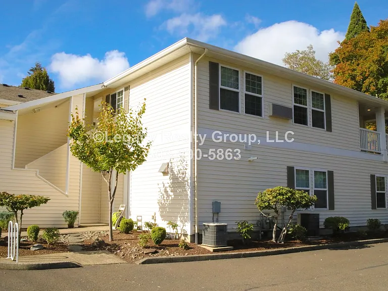 370 N Douglas St — Photo 23