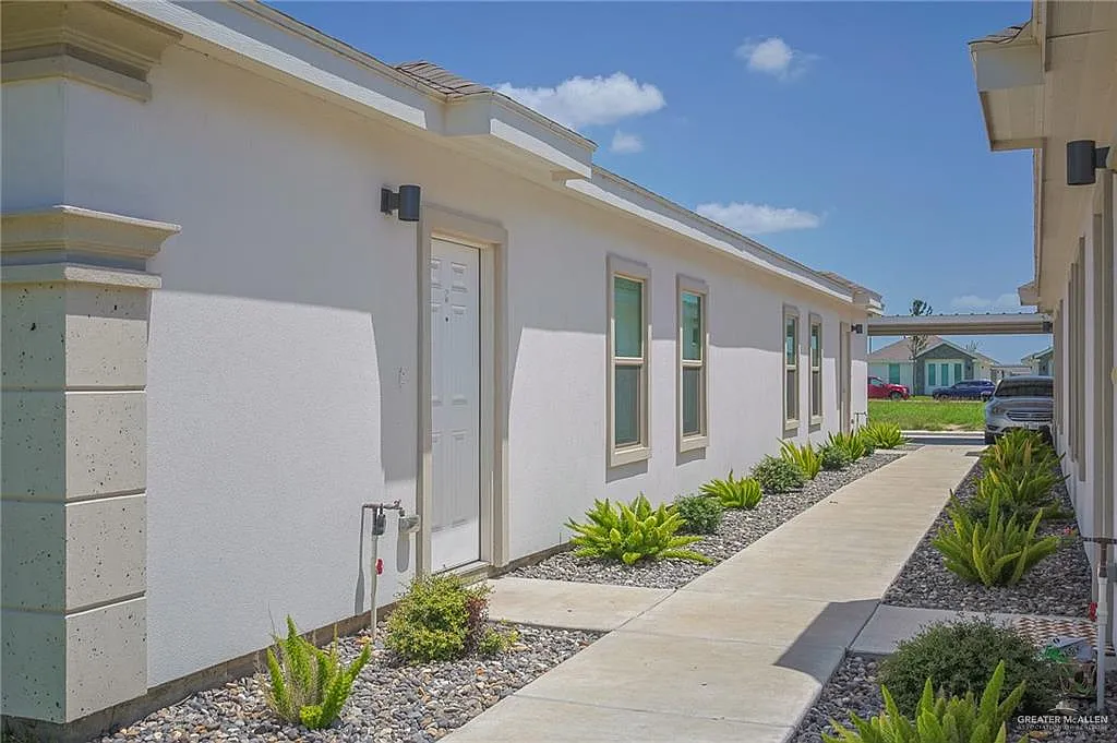 3 bed, 2.0 bath, 4320 sqft, $1,200 — Photo 2