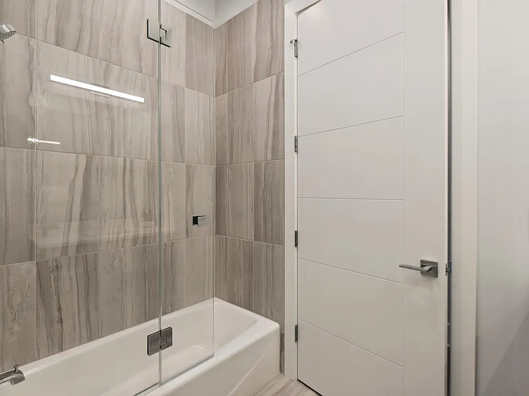 Luxe Suites Chicago Luxury Apartments — Photo 31