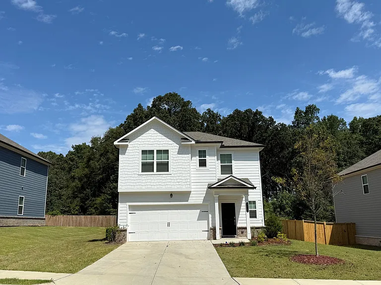 676 Evergreen Rd — Photo 1