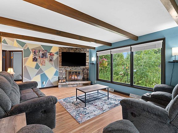 3rd image of 4063 Crescent Ln