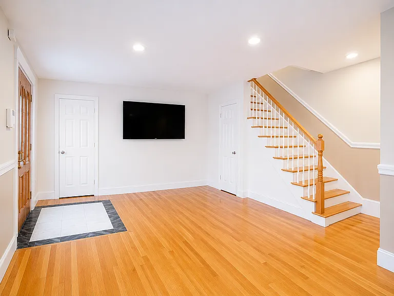 9 G St — Photo 2