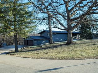 206 Island View Dr, Waverly, IA 50677