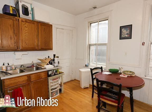 5th image of 1435 N Bosworth Ave APT 3