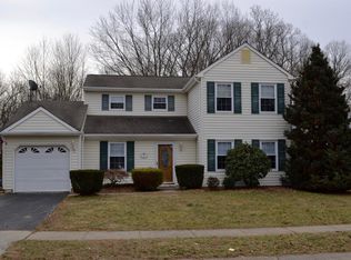 18 Admirals Row, Freehold, NJ 07728