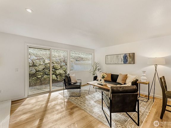 4th image of 22906 Edmonds Way #10