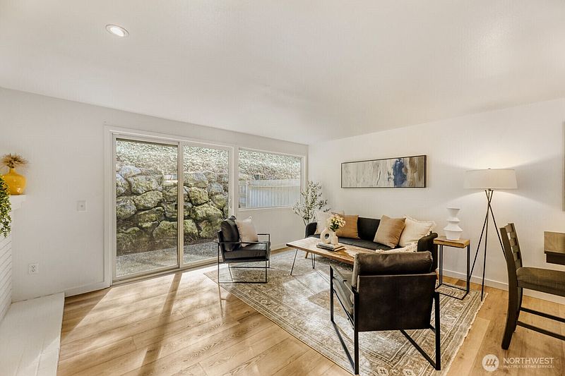 4th image of 22906 Edmonds Way #10