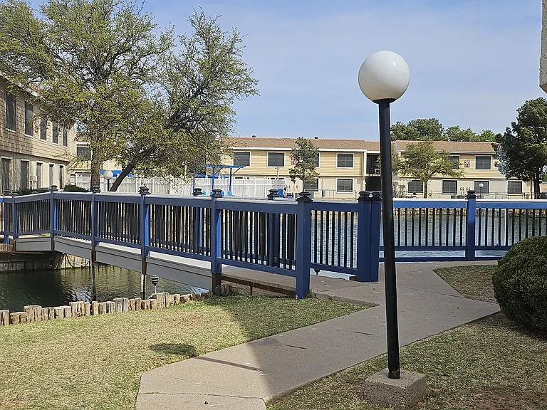 Silver Creek Apartments — Photo 12
