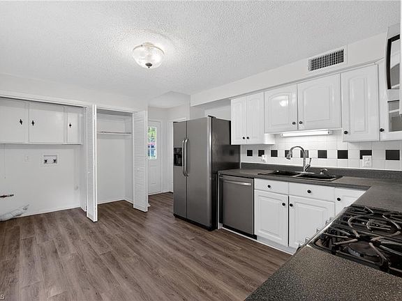 5th image of 4013 Oak Ridge Dr