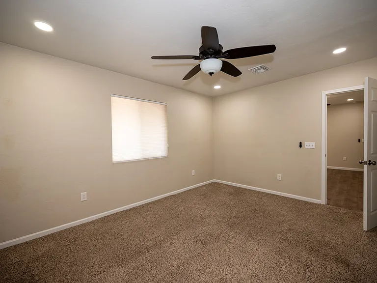 2217 E Silver St — Photo 15