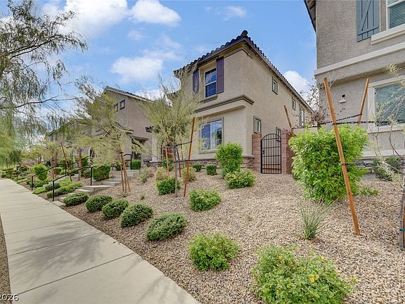 4th image of 1372 Graphite Ave