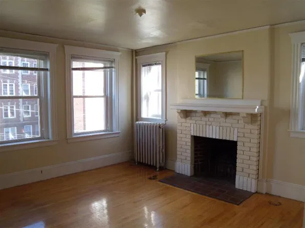 8 Craigie Cir APT 35, Cambridge, MA 02138