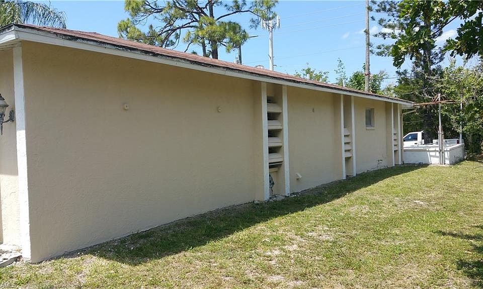 2nd image of 1553 Maple Dr