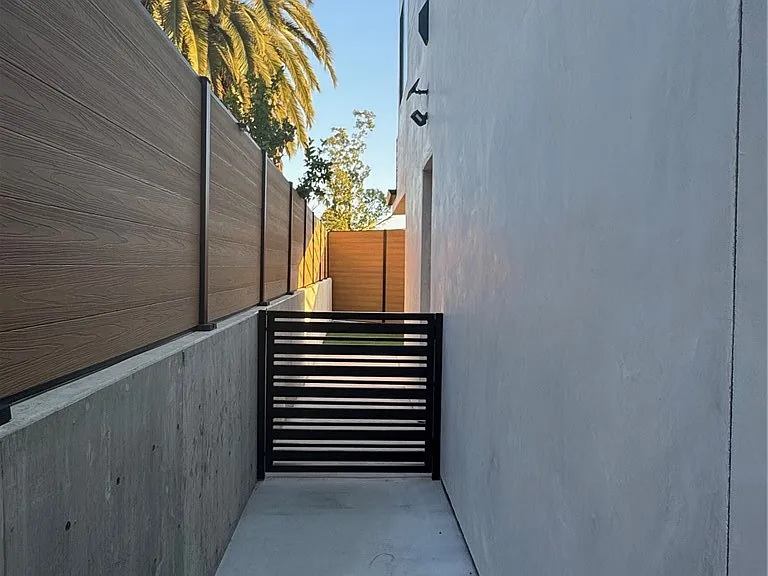 2846 Fairmount — Photo 4