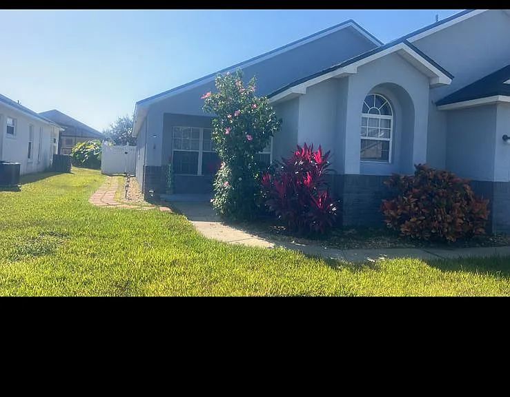 2645 Oneida Loop — Photo 1