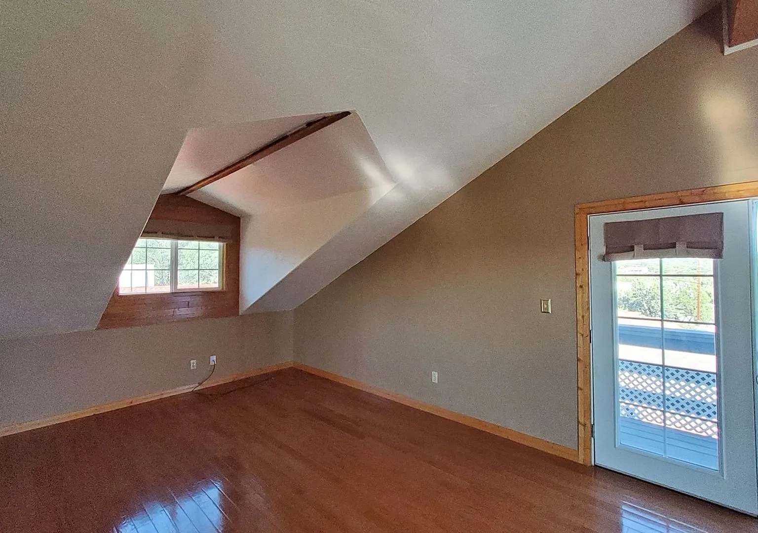 Spacious Unfurnished Studio with Mogollon Rim Views — Photo 4