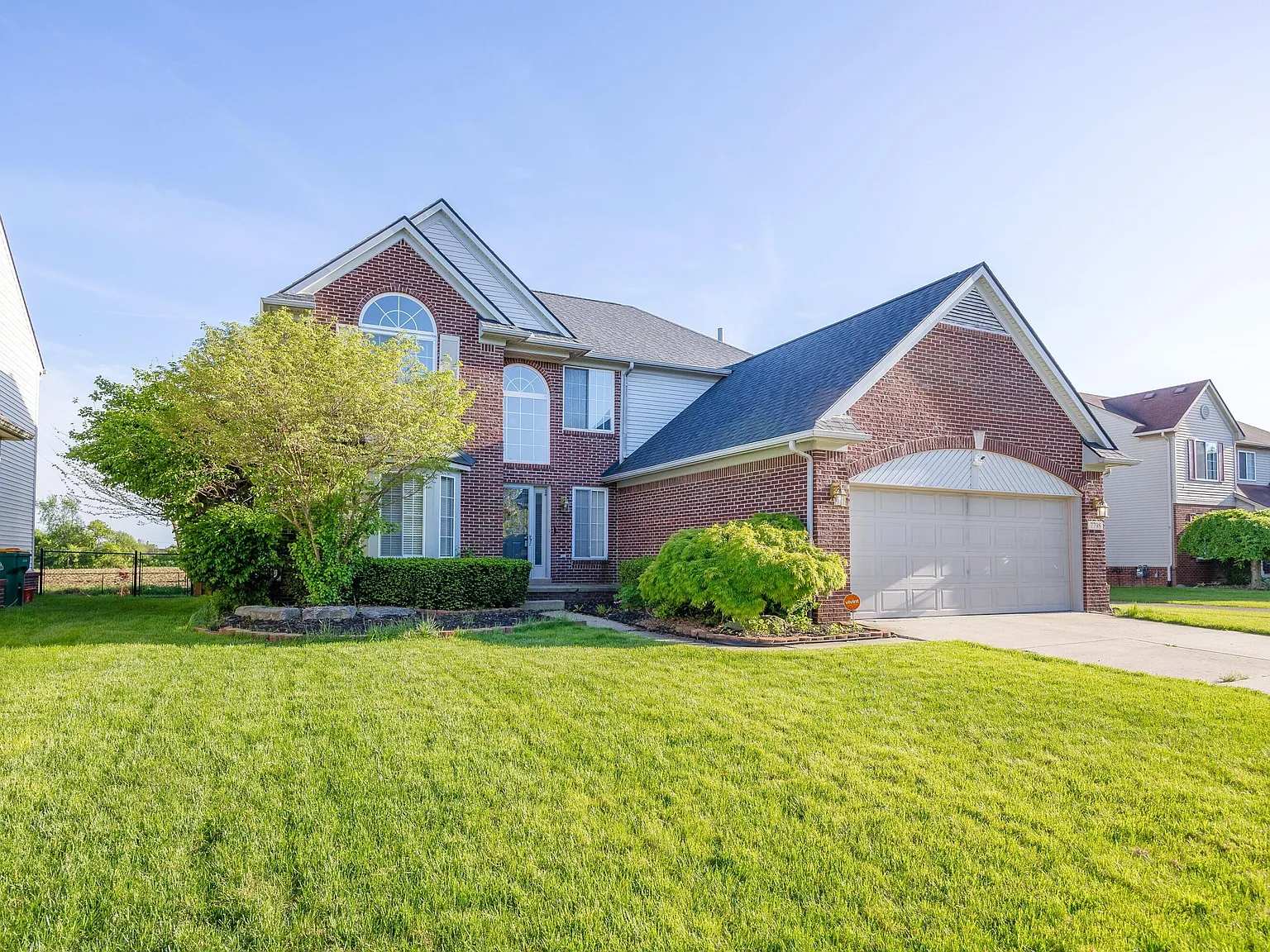 4 bed, 4.0 bath, 2082 sqft, $3,100 — Photo 2