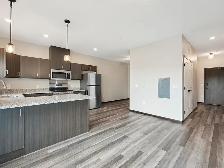 415 Hickory Dr — Photo 4