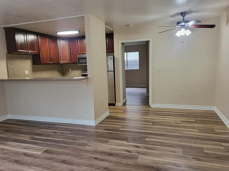 580 Graves Ave — Photo 2