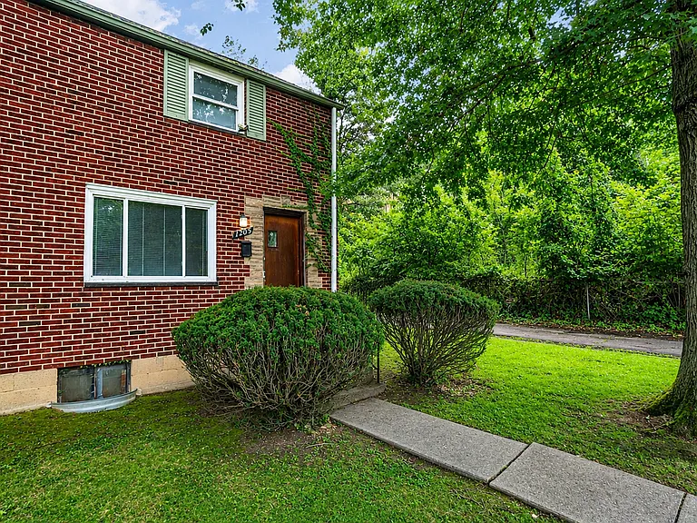 1205 Labelle Ave — Photo 1