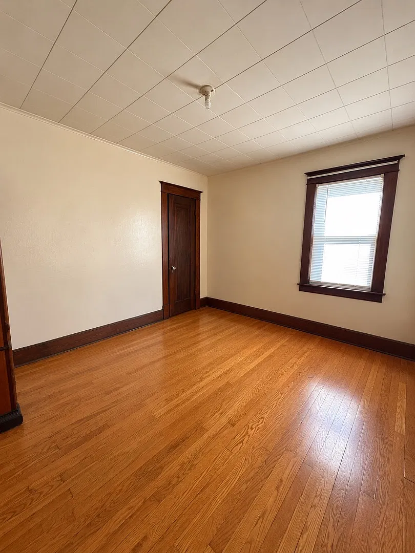 2341 N Clinton St. — Photo 4
