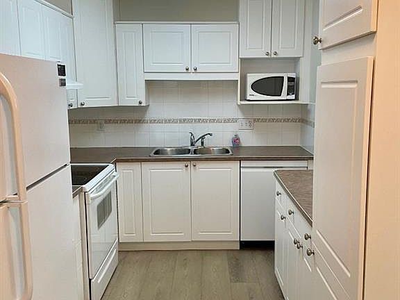 4th image of 928 W Arbour Lake Rd NW #1207